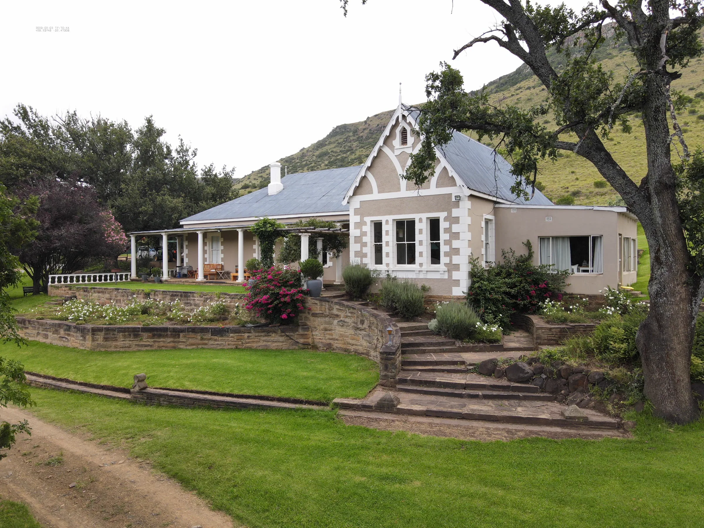 The English Colonial farmhouse at Whytebank Chase